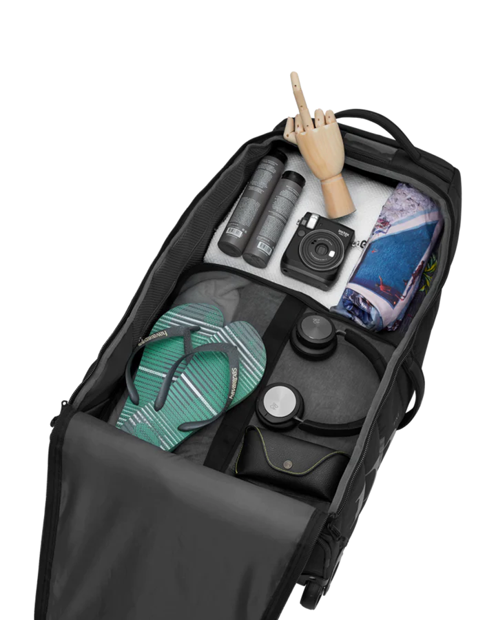 DB The Hugger 60L Roller bag